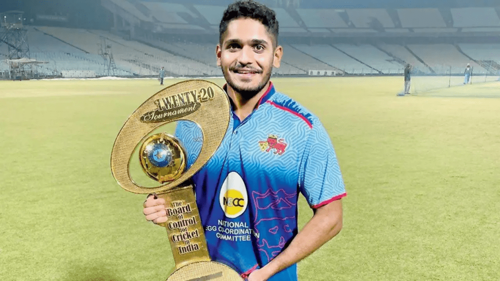 Mumbai pacer delivering during Vijay Hazare Trophy before unexpected squad departure